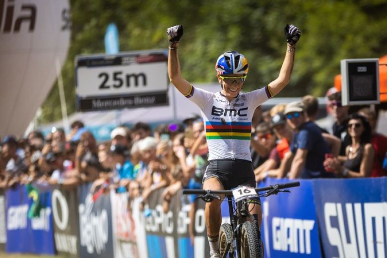 VTT Pauline Ferrand Prévot championne du monde de l épreuve marathon UCIMTB FerrandPrevot