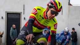 Route - La formation Wagner Bazin WB prolonge l'un de ses coureurs