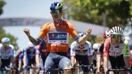 Tour Down Under - Sam Welsford chute... puis remporte la 2e étape au sprint !